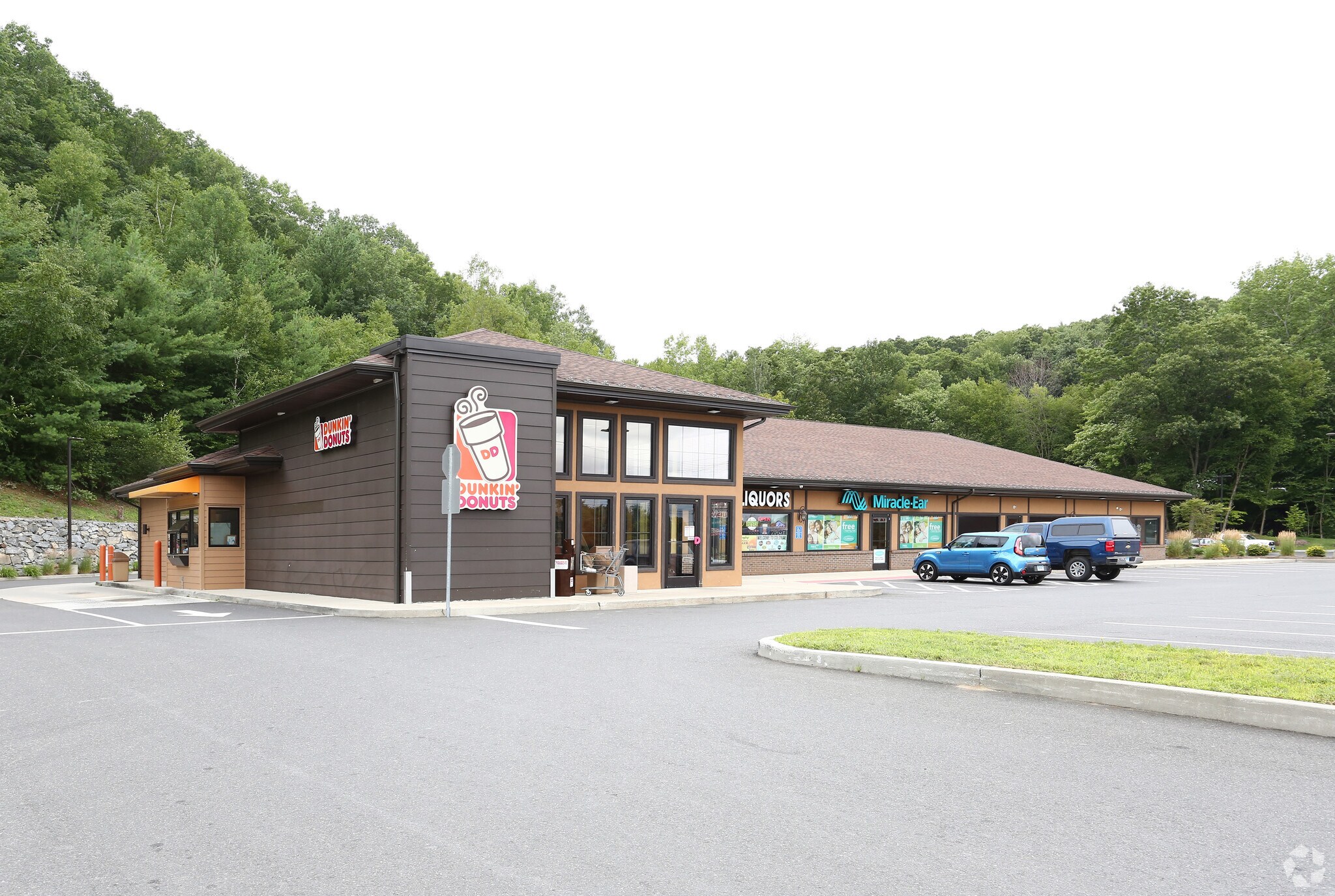 160-168 Kukas Ln, Waterbury, CT for lease Primary Photo- Image 1 of 11