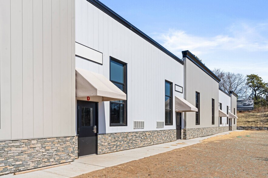 170 Scott Swamp rd, Farmington, CT à louer - Photo du bâtiment - Image 3 de 11