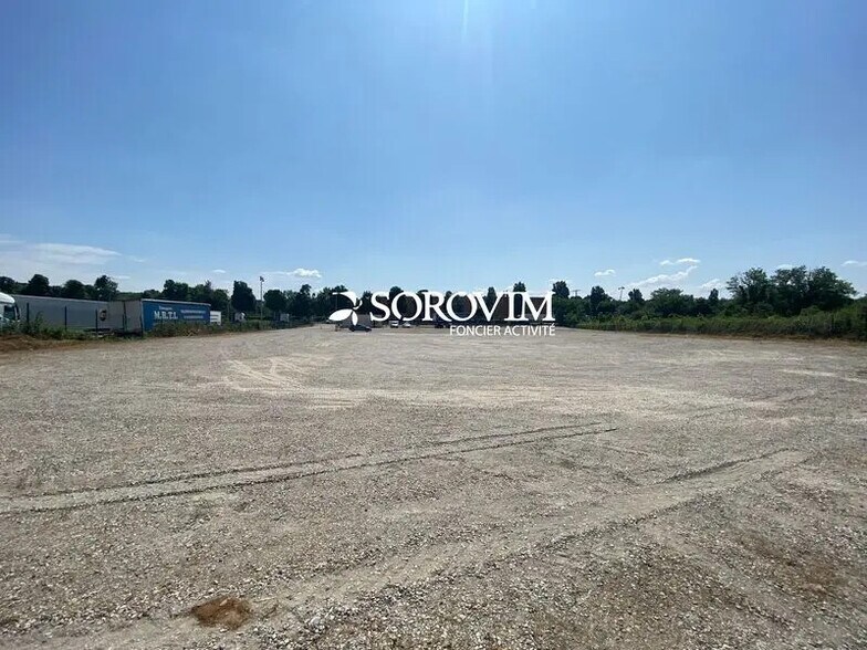 2 Avenue D'Amsterdam, Saint-Laurent-de-Mure for sale - Primary Photo - Image 2 of 5
