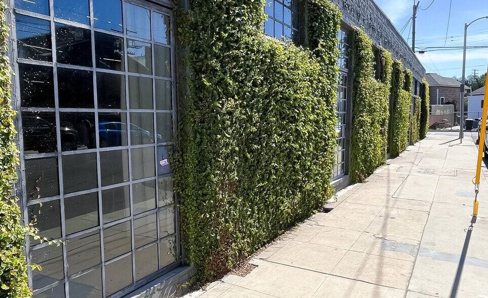 332-338 S Avenue 17 Ave, Los Angeles, CA à vendre - Photo du bâtiment - Image 3 de 11