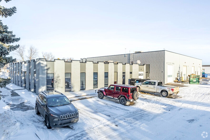 16403-16455 117 Av NW, Edmonton, AB for lease - Building Photo - Image 2 of 4