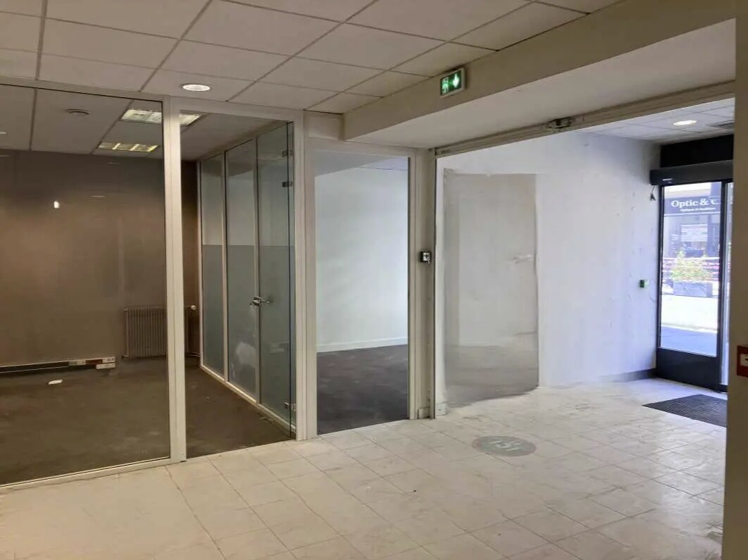 39-47 Rue Du Docteur Blanche, Paris, PAR 75016 - Unit 01 -  - Interior Photo - Image 1 of 3