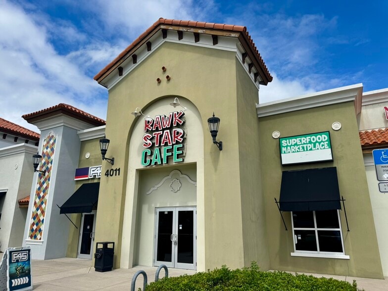 4011 Tampa Rd, Oldsmar, FL à louer - Photo du bâtiment - Image 3 de 15