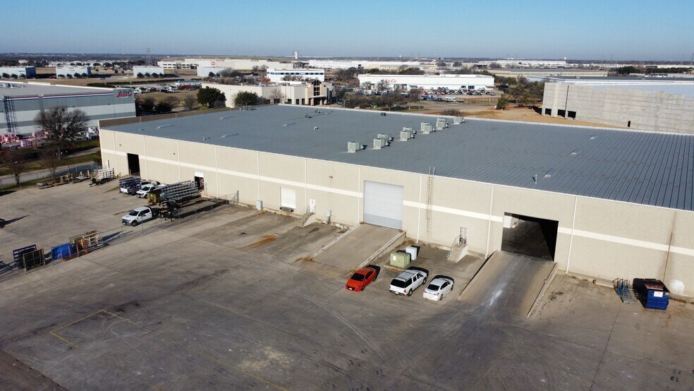 7500-7524 S Jack Newell Blvd, Fort Worth, TX à louer - Photo du bâtiment - Image 3 de 13