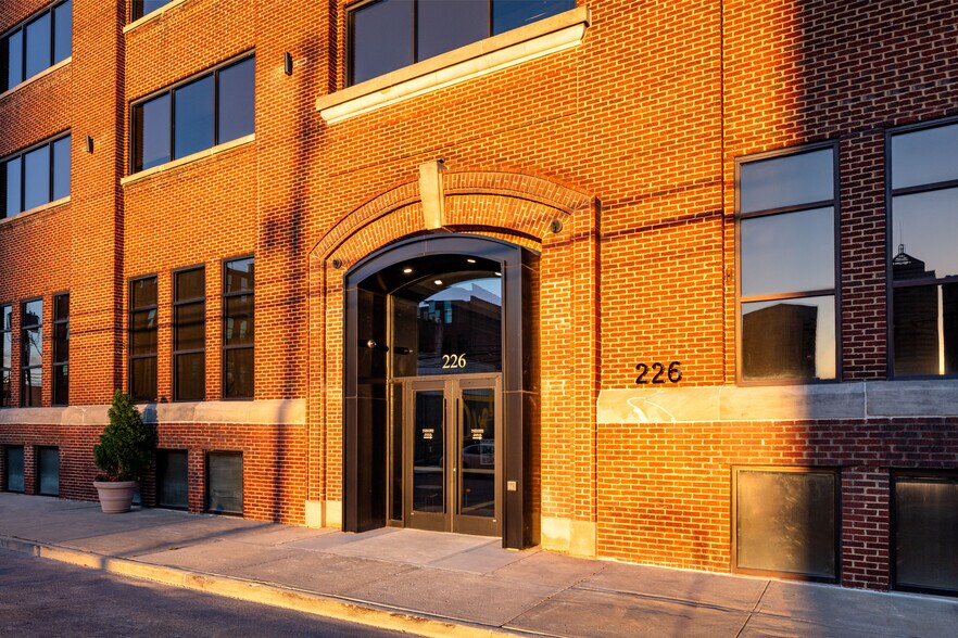 226 N 5th St, Columbus, OH à louer - Photo du bâtiment - Image 2 de 11