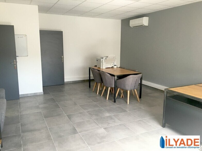 43 Chemin De La Sarriere, Meyreuil for lease - Interior Photo - Image 3 of 6