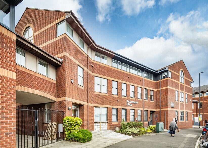 Stockport Rd, Altrincham à louer - Photo du bâtiment - Image 3 de 4