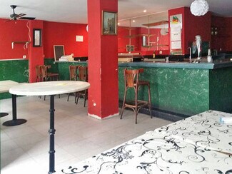 Plus de détails pour Multi-résidentiel à vendre