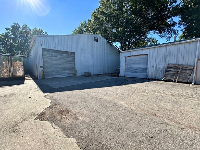 2401 Schumacher Dr, Mishawaka, IN à vendre - Photo du bâtiment - Image 3 de 11