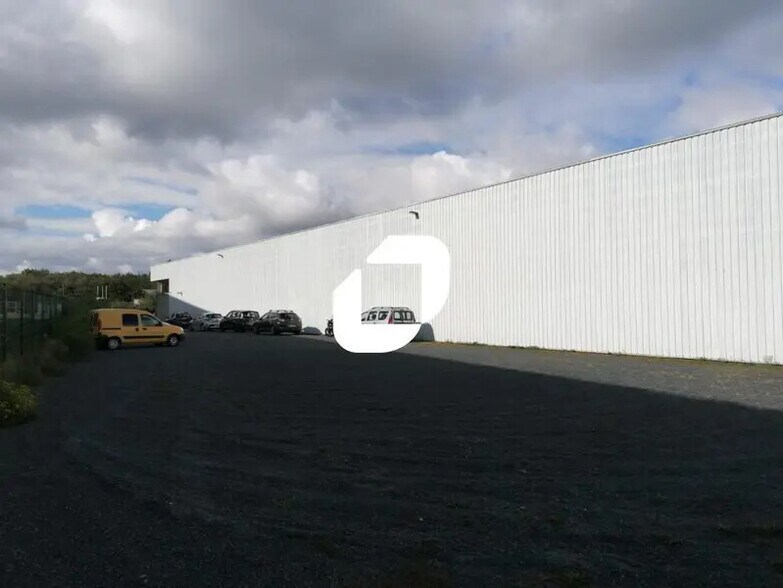 Flex dans Reyrieux à louer - Photo du bâtiment - Image 2 de 29