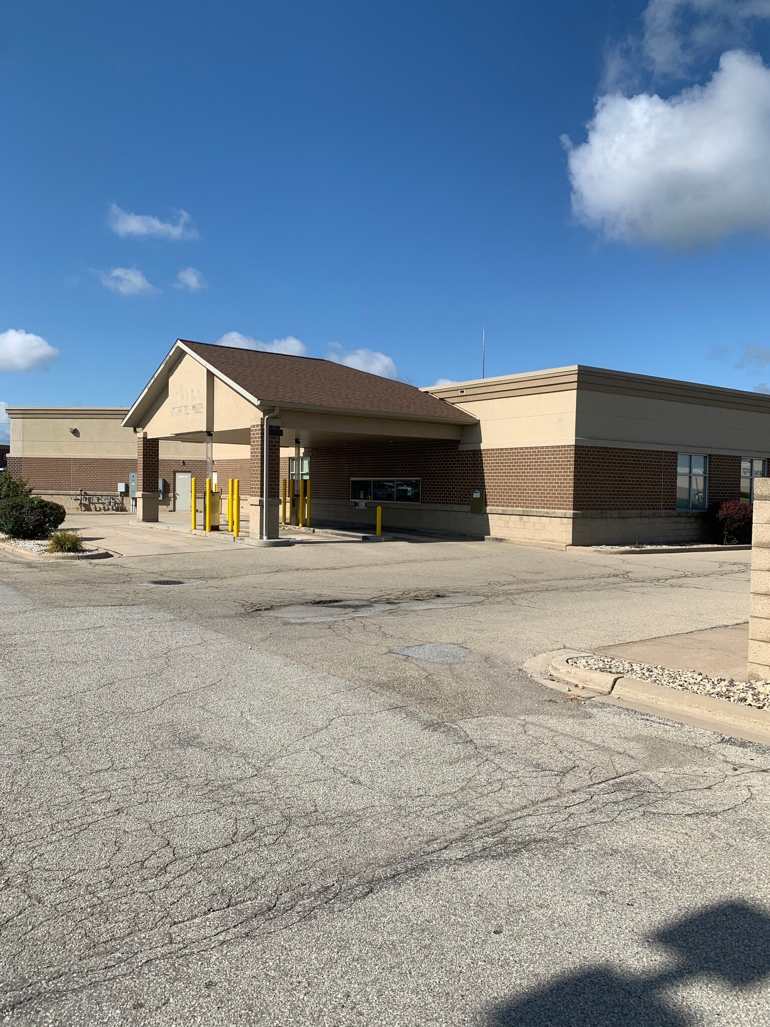 2363 Holmgren Way, Green Bay, WI for lease Interior Photo- Image 1 of 10