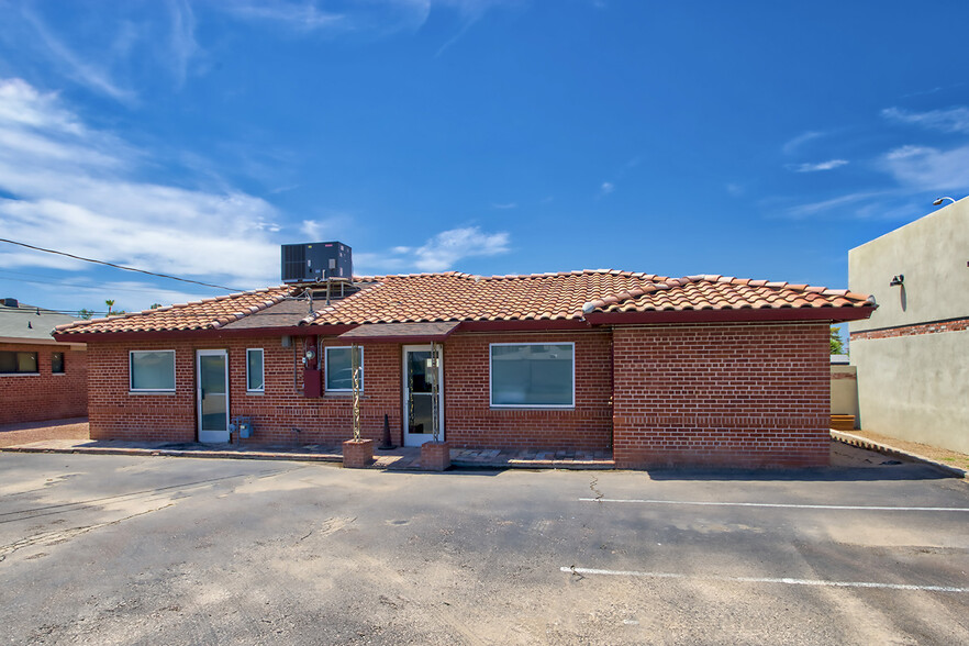 2540 E Indian School Rd, Phoenix, AZ à vendre - Photo du bâtiment - Image 1 de 1