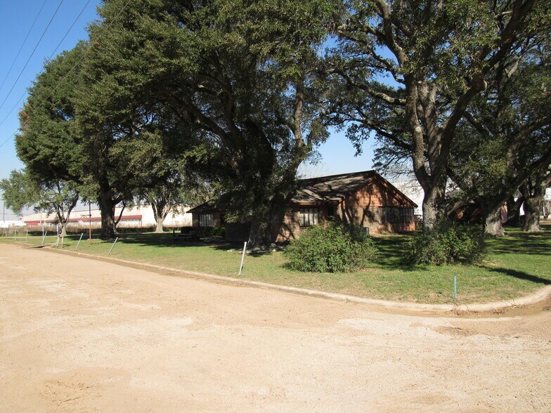 2123 Woods Rd, Brookshire, TX à vendre - Photo du bâtiment - Image 3 de 19