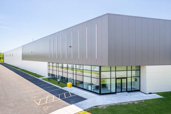 Plus de détails pour 860 St Turnbull, Beauharnois, QC - Industriel à louer