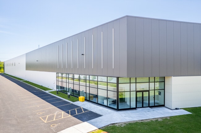 Plus de détails pour 860 St Turnbull, Beauharnois, QC - Industriel à vendre