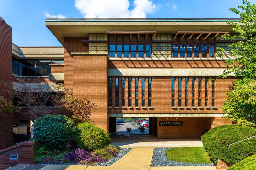 345 Marshall Ave, Webster Groves, MO à louer - Photo du bâtiment - Image 1 de 15