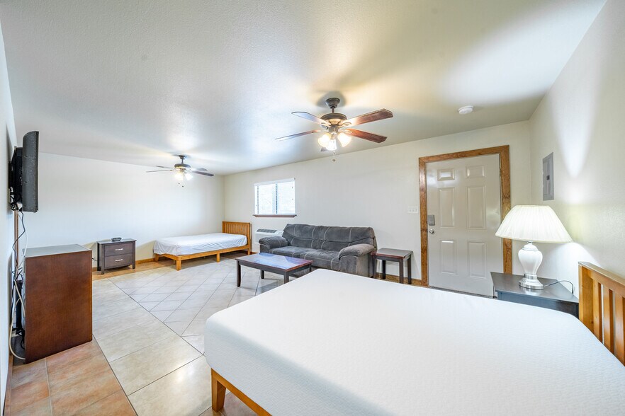 1609 N Hill St, Three Rivers, TX à vendre - Photo intérieure - Image 2 de 23