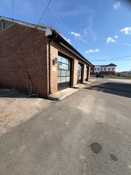 1040 Ringwood Ave, Haskell, NJ à louer - Photo principale - Image 1 de 9
