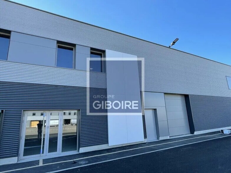 Industrial in Rennes for lease - Building Photo - Image 2 of 7