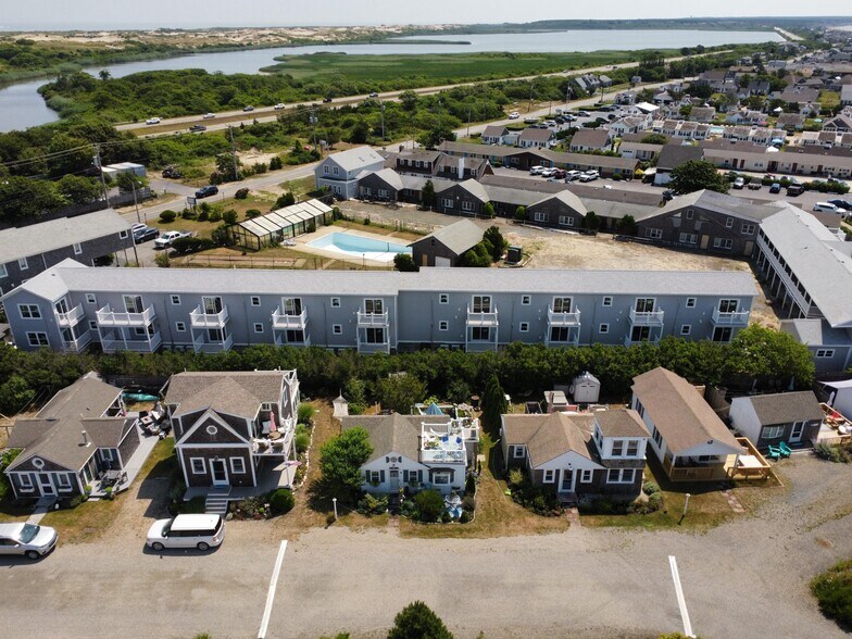 706 Shore Rd, North Truro, MA à vendre - Photo du bâtiment - Image 3 de 85