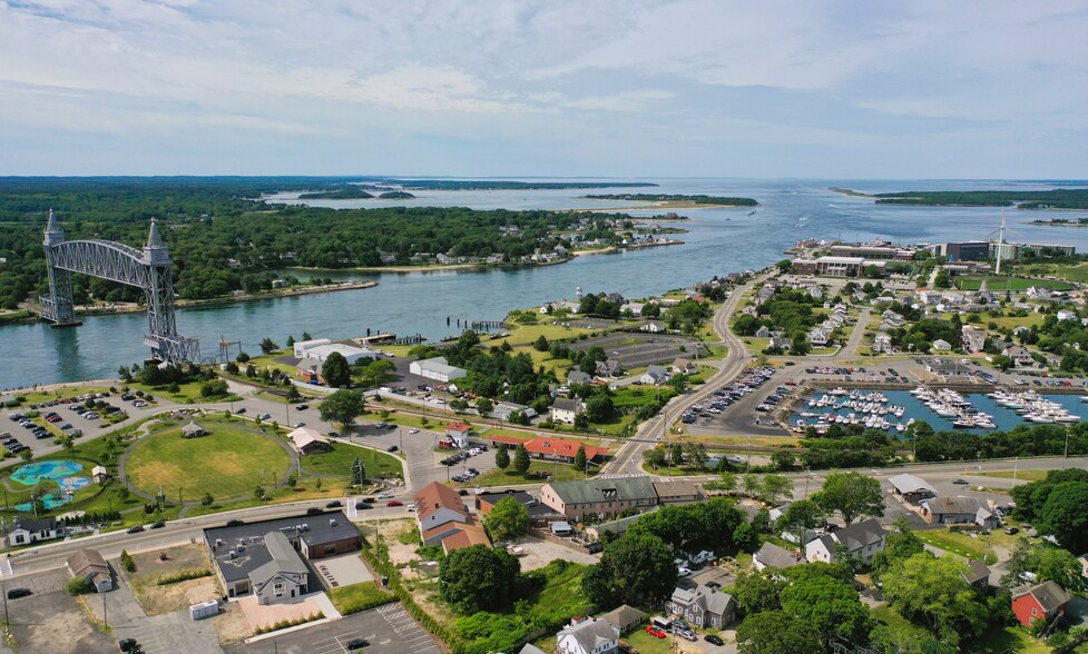 61 Main St, Buzzards Bay, MA à vendre - Photo du bâtiment - Image 2 de 4