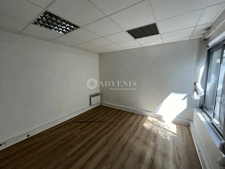 Office in Vincennes for lease - Interior Photo - Image 3 of 5