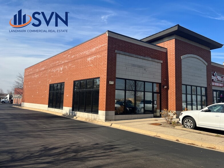 435 Angela Ln, Crystal Lake, IL for lease - Building Photo - Image 2 of 13