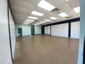 2745-2765 Washington Blvd, Beaumont, TX for lease Interior Photo- Image 2 of 22