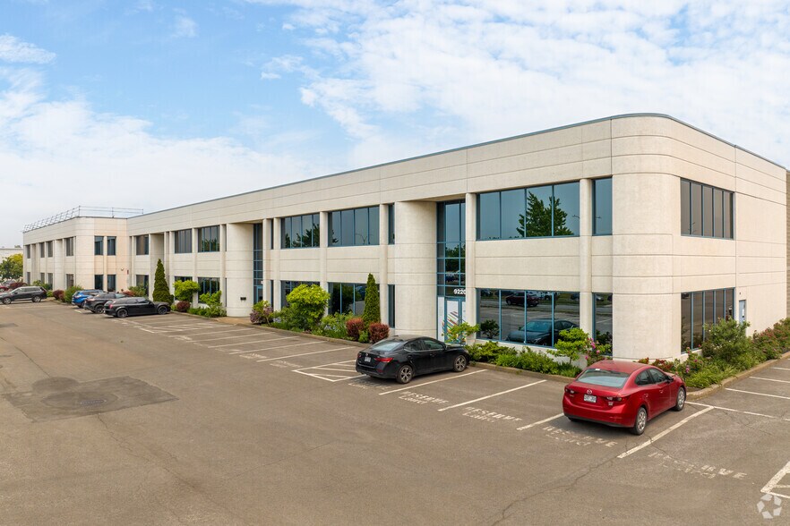 8260 Boul du Golf, Montréal, QC for sale - Building Photo - Image 1 of 1