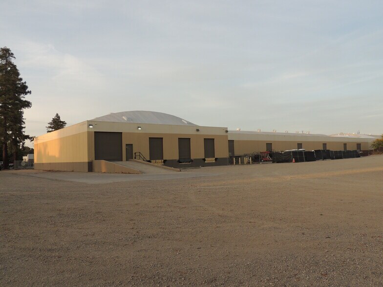 625 Cooper Ave, Yuba City, CA à louer - Photo du bâtiment - Image 2 de 4