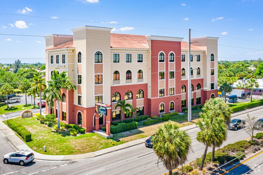 326 Del Prado Blvd, Cape Coral, FL à vendre - Photo principale - Image 1 de 11