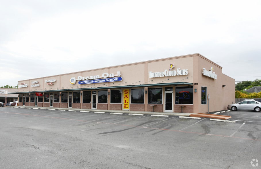 1312 E Common St, New Braunfels, TX for lease - Primary Photo - Image 2 of 3