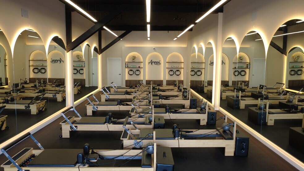 906 N La Cienega Blvd, Los Angeles, CA à louer - Photo du bâtiment - Image 2 de 5