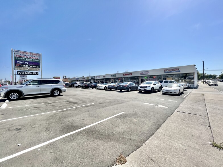 939-953 N Euclid St, Anaheim, CA for lease - Building Photo - Image 1 of 10