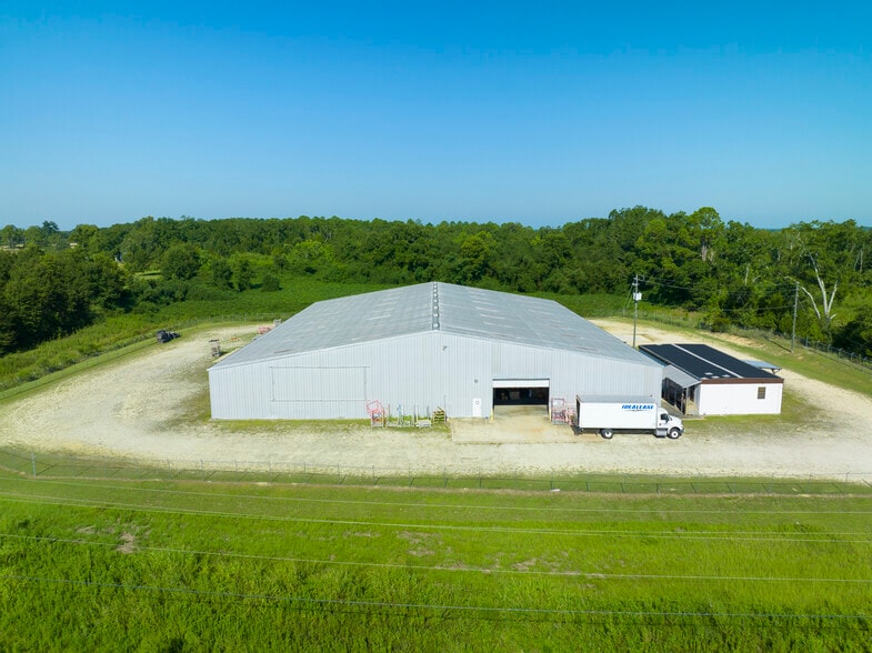 824 Mary Helen Dr, Chipley, FL for lease - Building Photo - Image 1 of 6