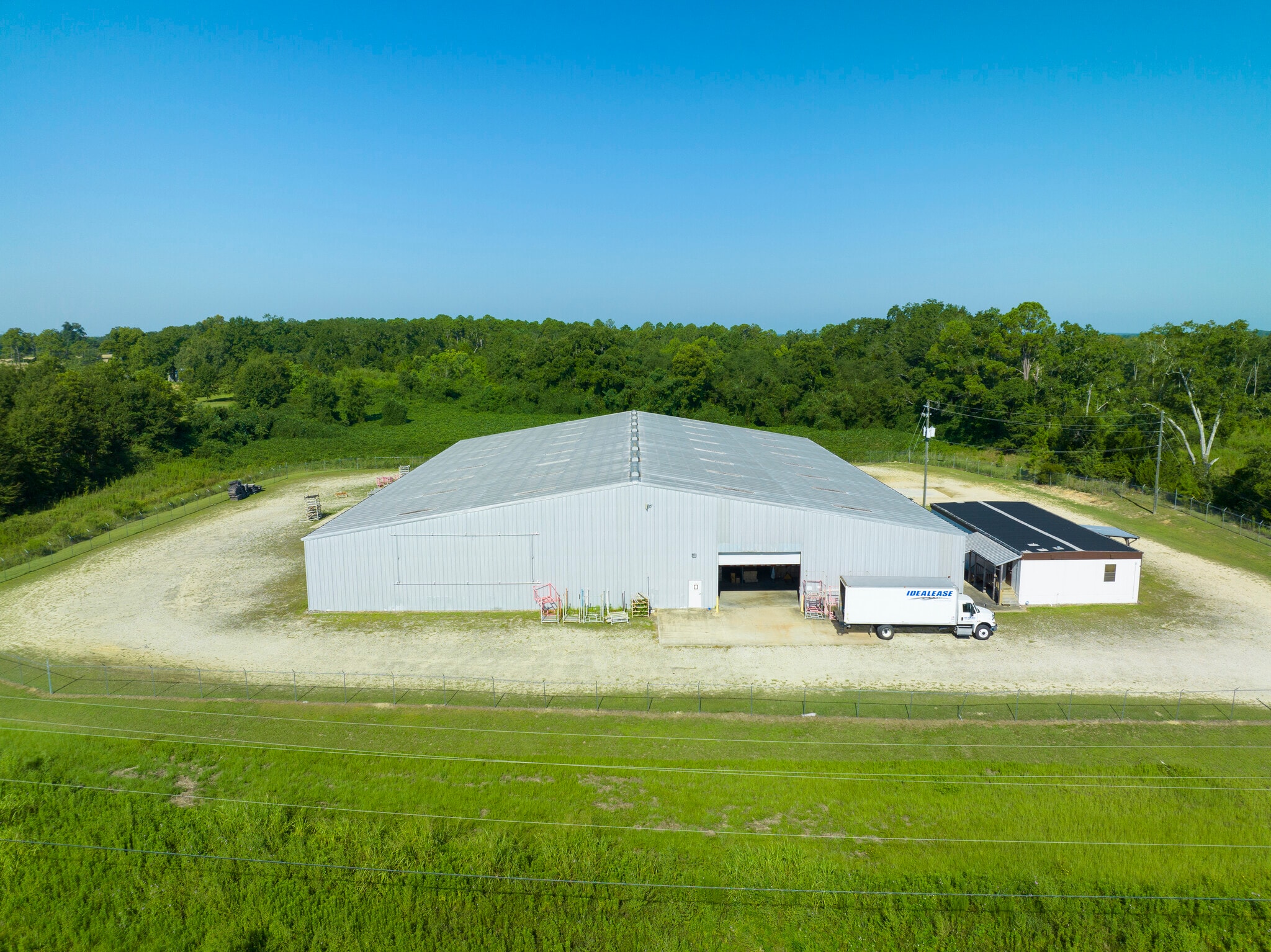 824 Mary Helen Dr, Chipley, FL for lease Building Photo- Image 1 of 7