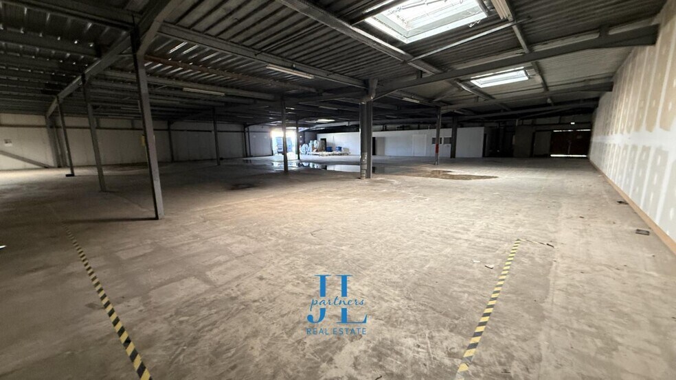 Industrial in Bordeaux for lease - Interior Photo - Image 3 of 6