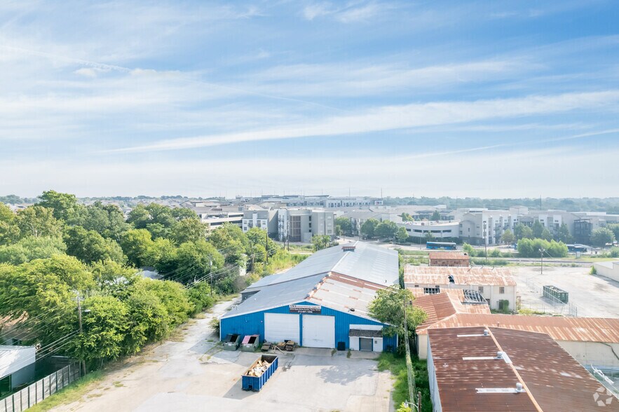 6935 Ryan Dr, Austin, TX à louer - Photo du bâtiment - Image 3 de 4