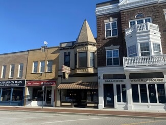 Plus de détails pour 216 Main St, Woodstock, IL - Commerce de détail à vendre