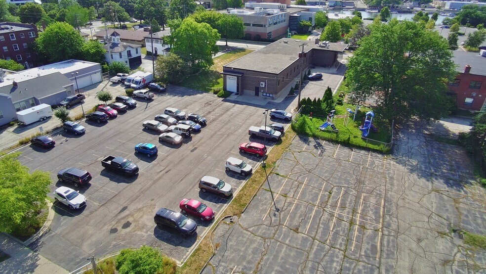 706 N Main St, Rockford, IL à vendre - Photo du bâtiment - Image 3 de 19