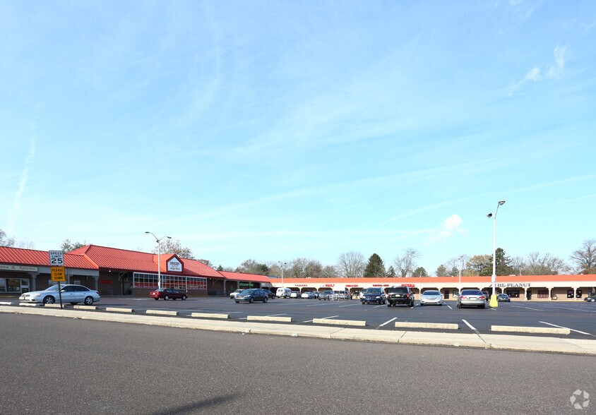 301 N Lewis Rd, Royersford, PA à louer - Photo principale - Image 1 de 3