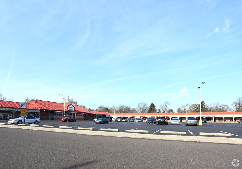 301 N Lewis Rd, Royersford, PA for lease - Primary Photo - Image 1 of 3