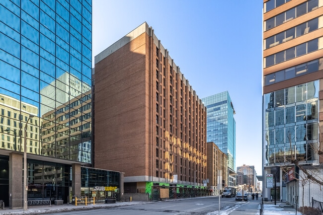 Plus de détails pour 130 Slater St, Ottawa, ON - Commerce de détail à louer