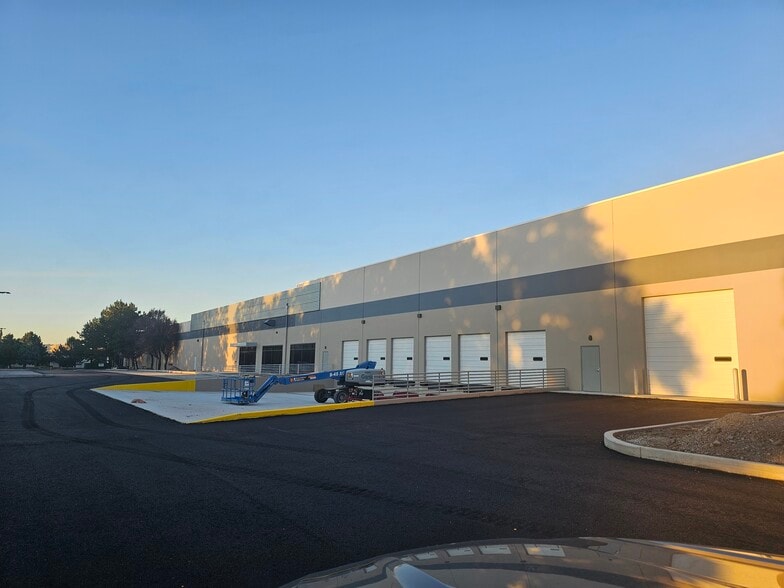 4910-4990 Longley Ln, Reno, NV for lease - Building Photo - Image 1 of 3