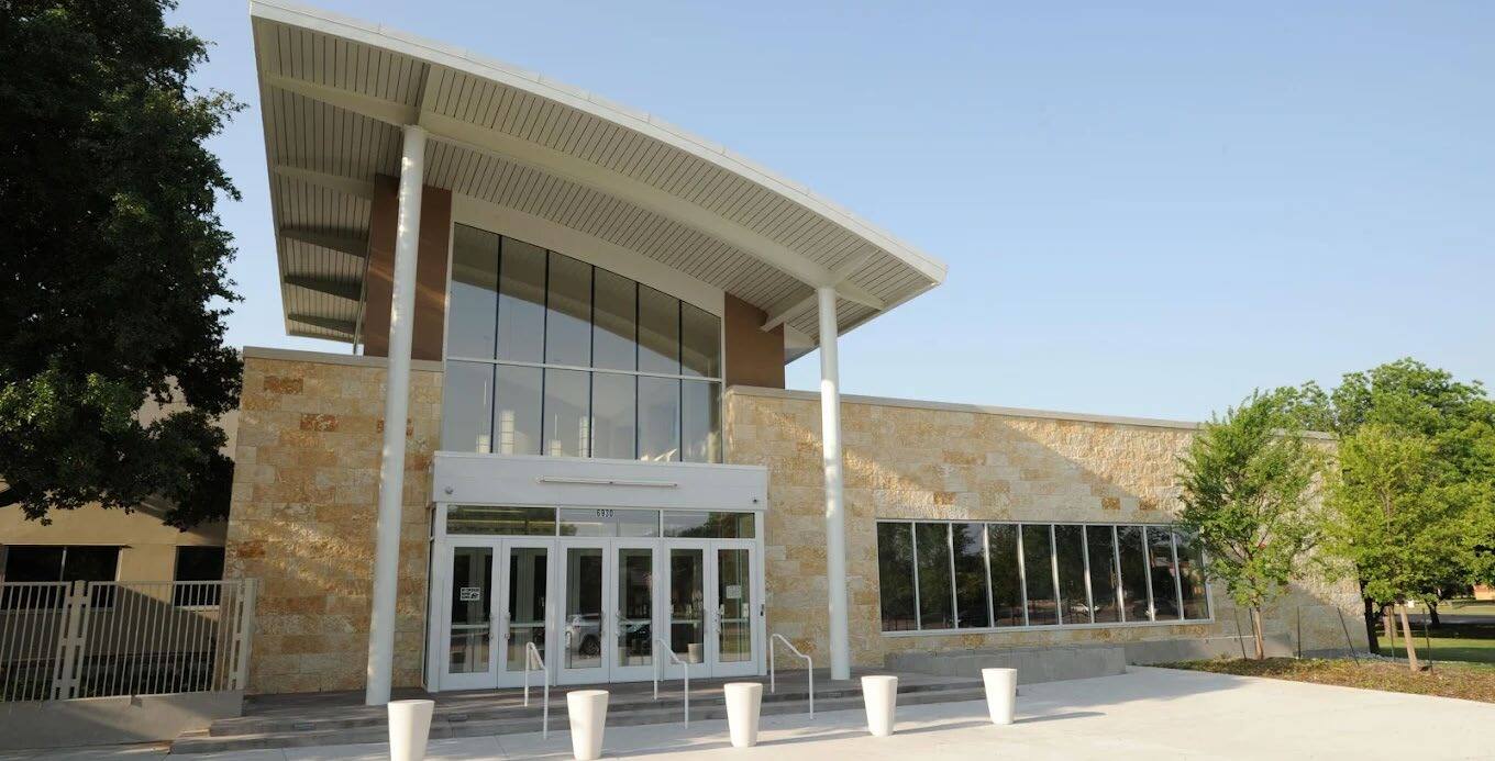 6930 Alpha Rd, Dallas, TX à louer Photo du bâtiment- Image 1 de 3