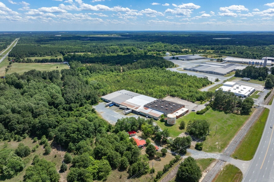 520 E Main St, Candor, NC for lease - Building Photo - Image 3 of 14