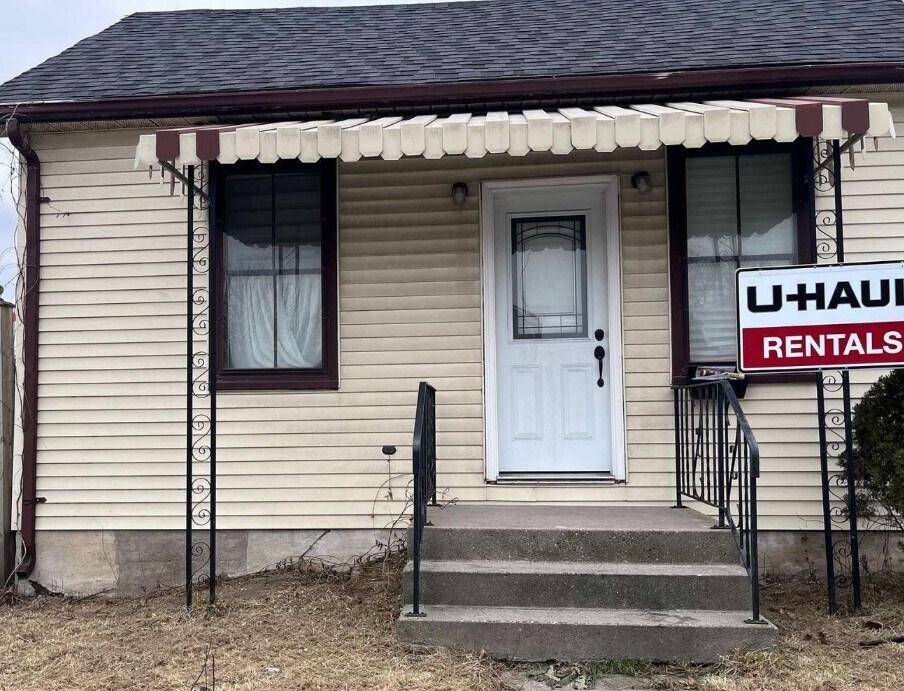 223 Bloor St E, Oshawa, ON for sale Primary Photo- Image 1 of 1