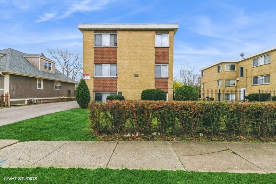 1111 Broadway Ave, North Chicago, IL for sale - Building Photo - Image 3 of 9