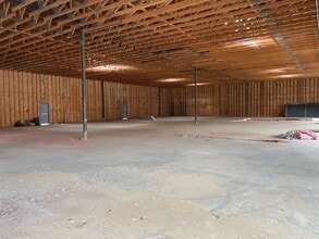 8254 Mission Blvd, Jurupa Valley, CA for lease Interior Photo- Image 2 of 9