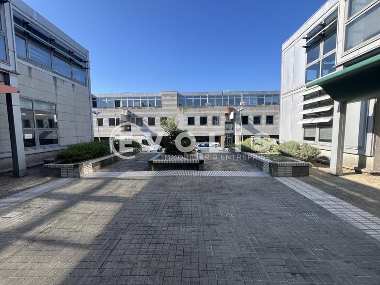 Flex dans Sucy-en-Brie à louer - Photo du bâtiment - Image 2 de 19